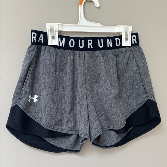 🔥Under Armour Women's Athletic Shorts in Gray and Black - Picture 1 of 6